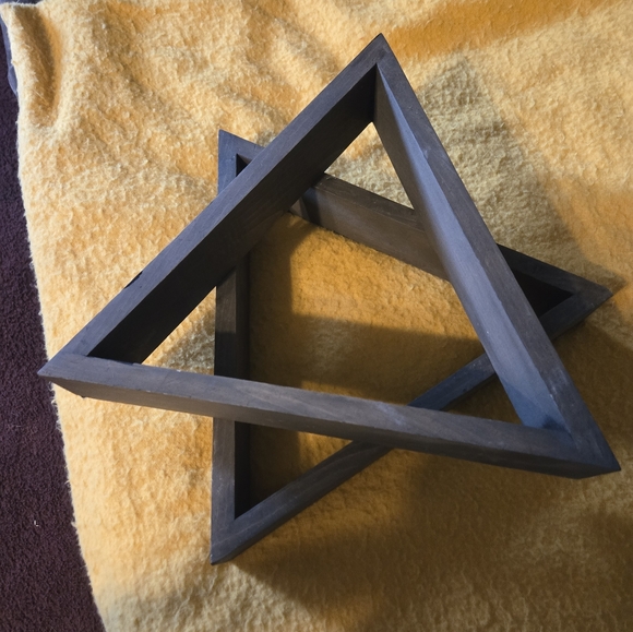 Triangle shelf - Picture 4 of 4